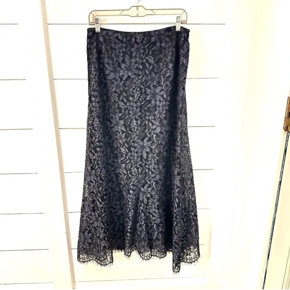 Elegant Navy Lace Skirt - Picture 3 of 6